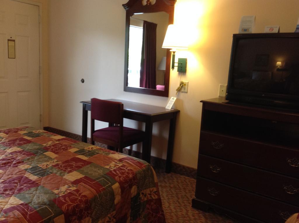 Days Inn - Chapel Hill Esterno foto