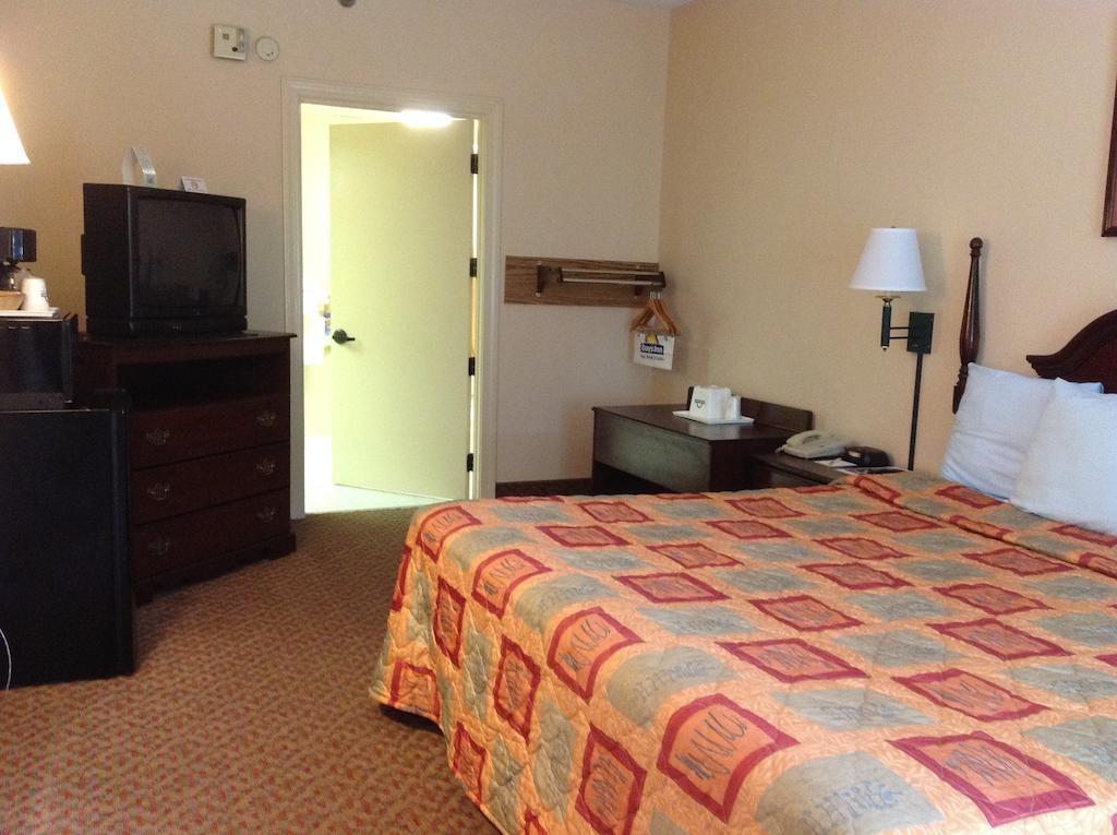 Days Inn - Chapel Hill Esterno foto