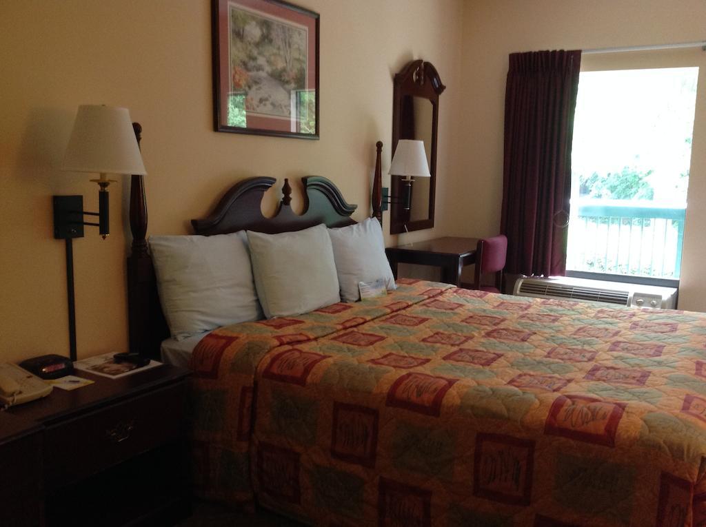 Days Inn - Chapel Hill Esterno foto