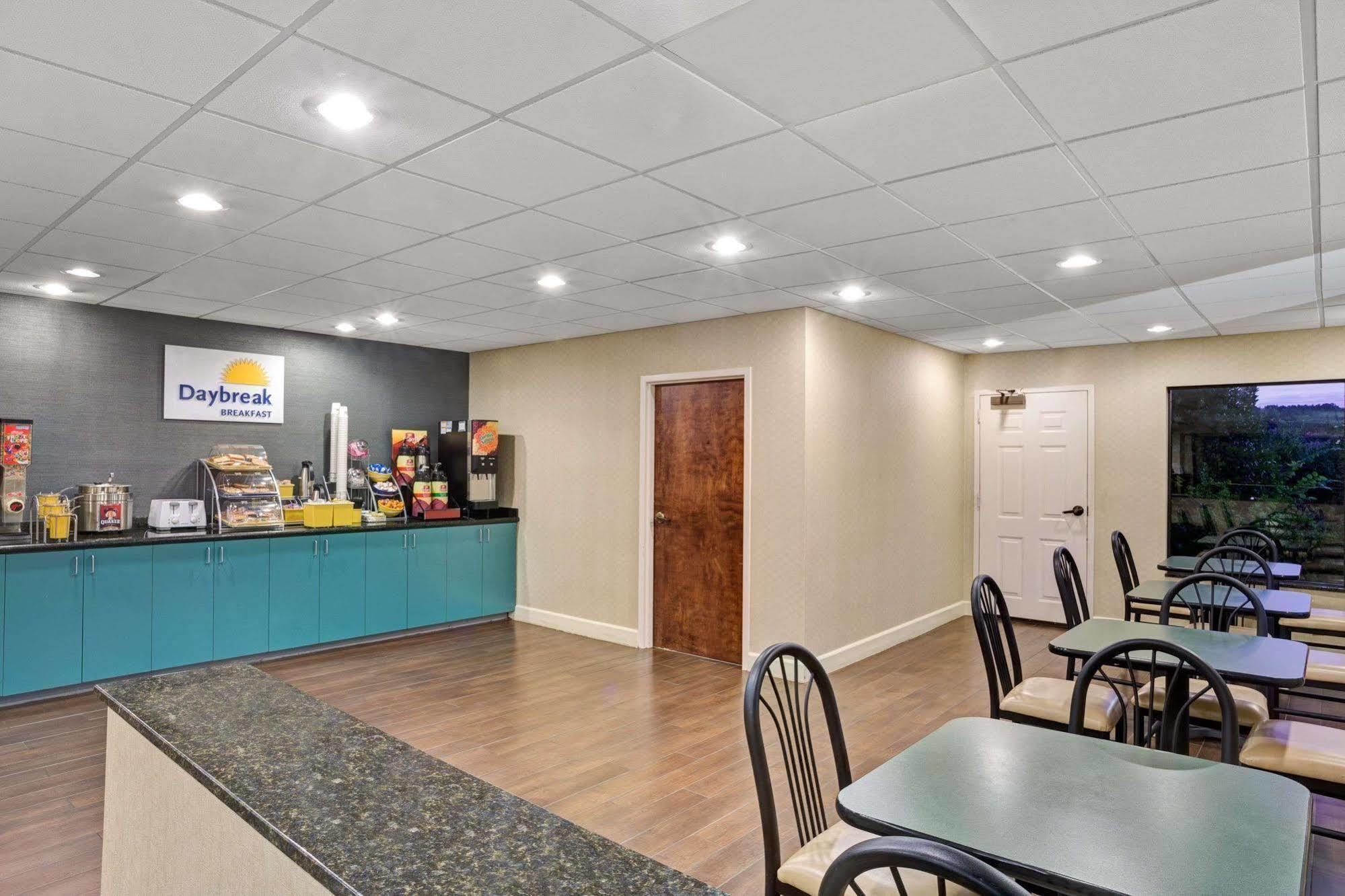 Days Inn - Chapel Hill Esterno foto