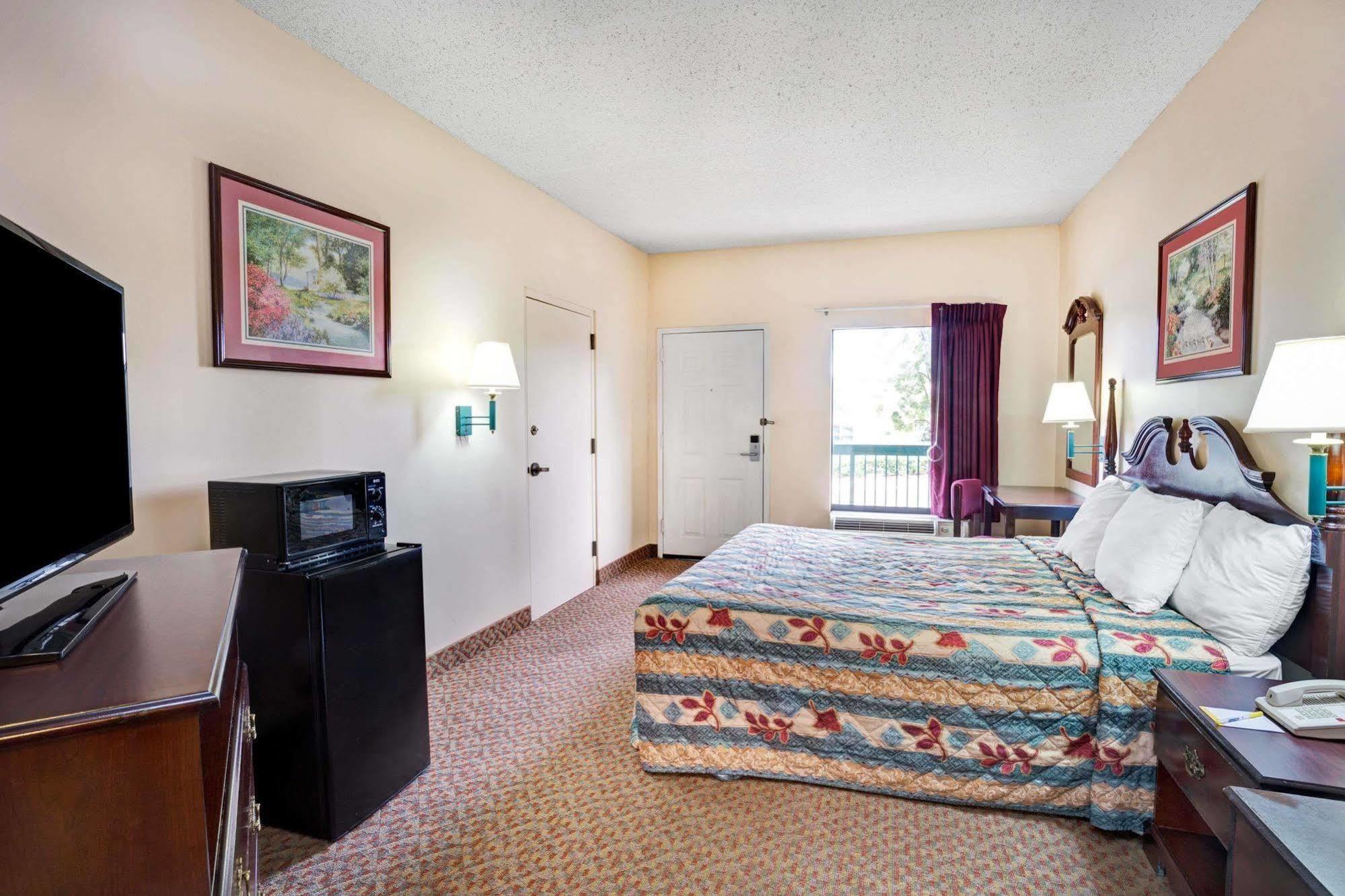 Days Inn - Chapel Hill Esterno foto